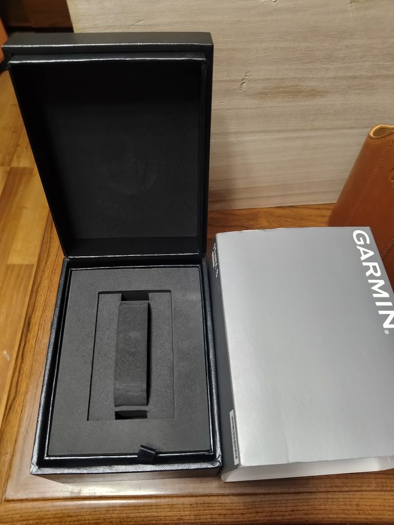 Продам коробки от часов оригинал.