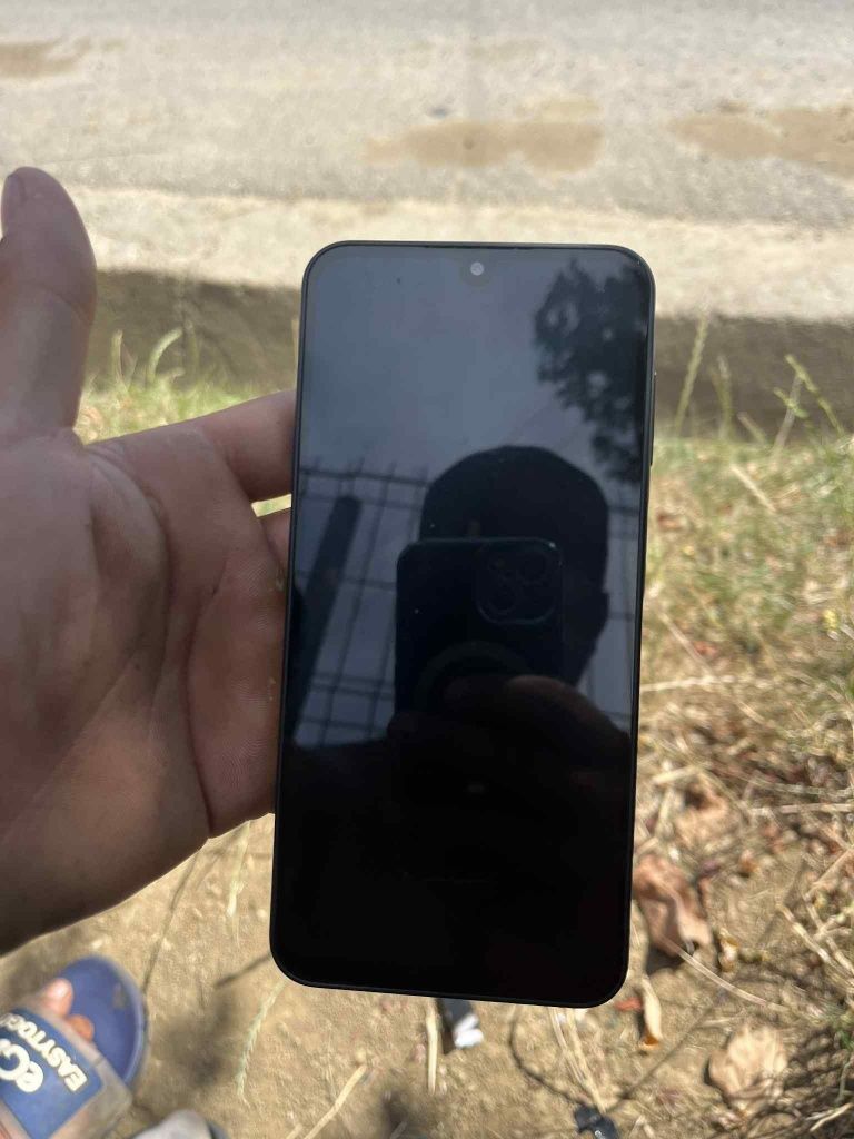 Vând telefon Samsung A16