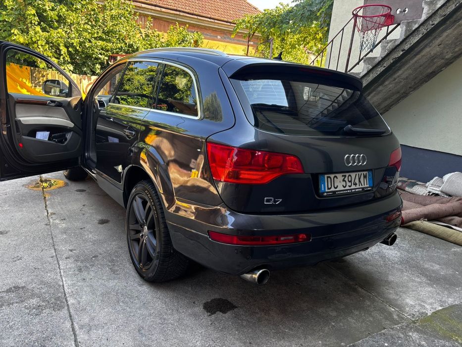 Audi q7 recent adus