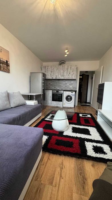 В непосредствена близост до метростанция Бул. България (100 м.)