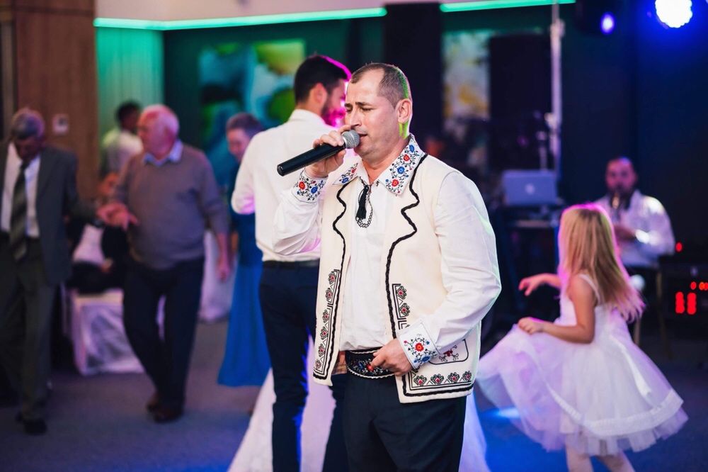 Formatie nunta/Traditii dimineata/Dj evenimente/Foto-Video
