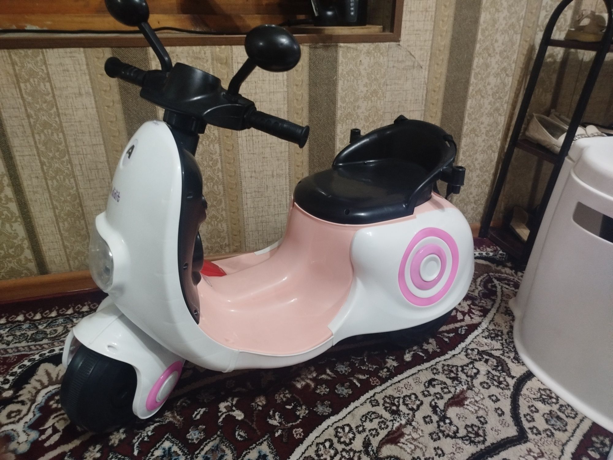 Elektron moped sotiladi