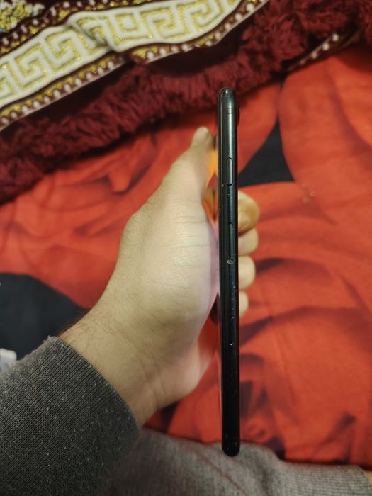 IPhone 7 plus sotiladi 128 gb