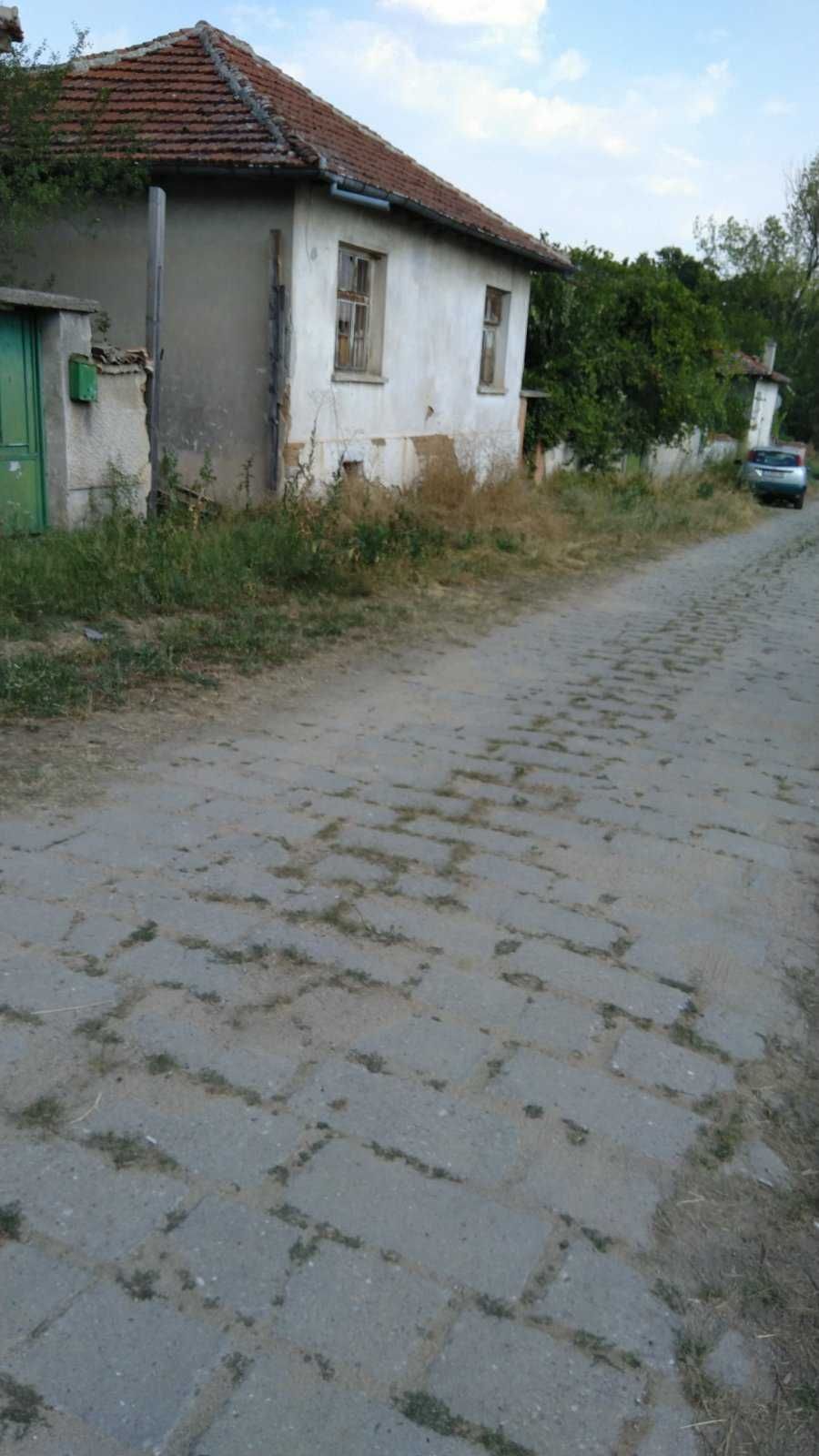 къща с двор с.Кръстевич