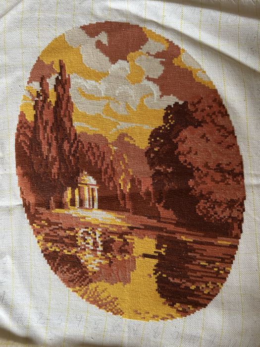 Овален гоблен в жълто-оранжеви мотиви