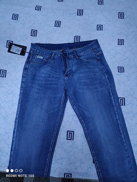 Продам новые джинсы 52