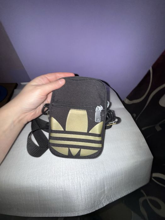 Gentuta de umar purtata dar in stare buna Adidas
