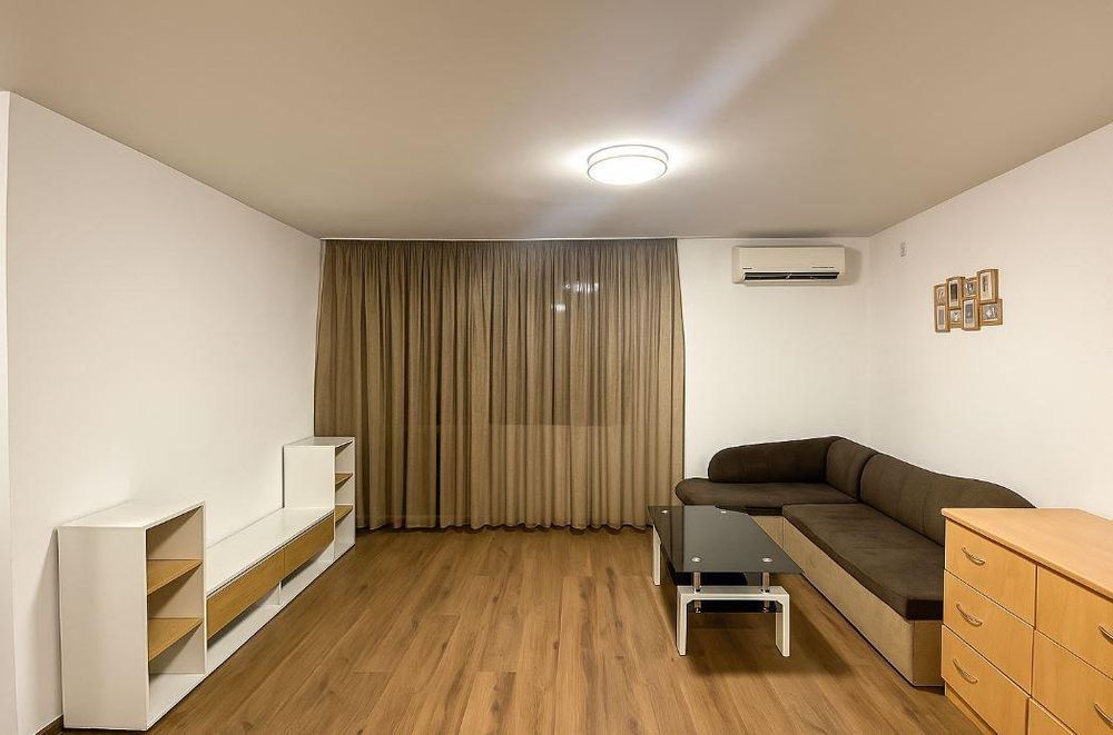 Тристаен апартамент в района на Колхозен пазар!