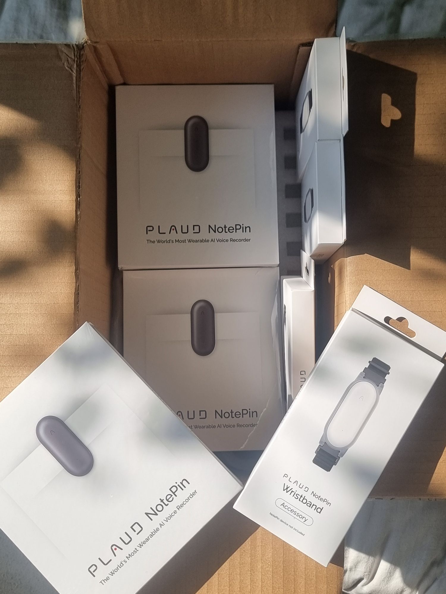 PLAUD NotePin: носимый диктофон на базе искусственного интеллекта
+ PL