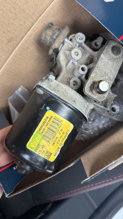 Motoras stergatoare clio 4