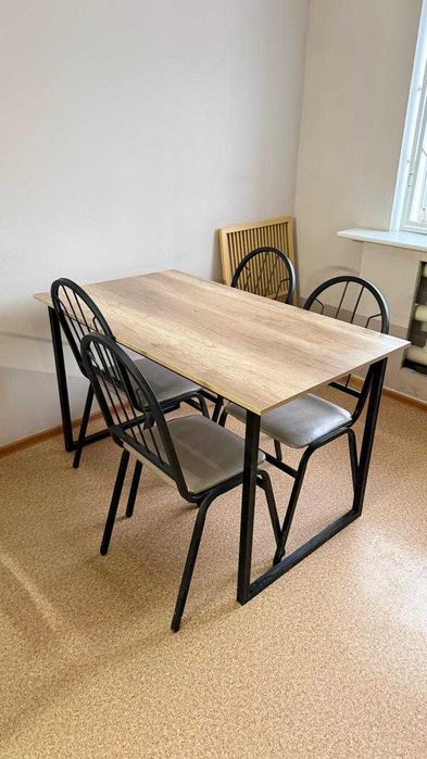 Продам столы с металлическими ножками