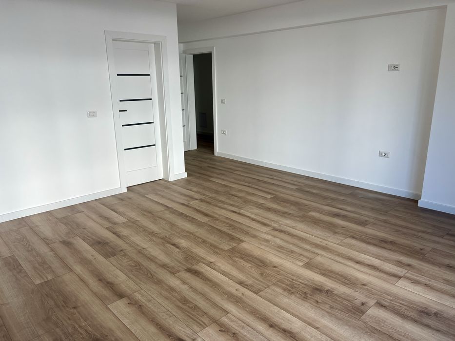 Apartament in bloc NOU!!! Posibilitate spatiu comercial sau locuinta.