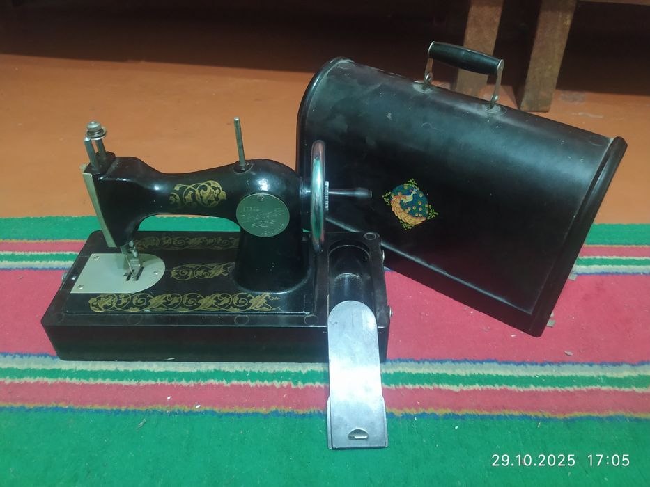 Продам детскую швейную машинку