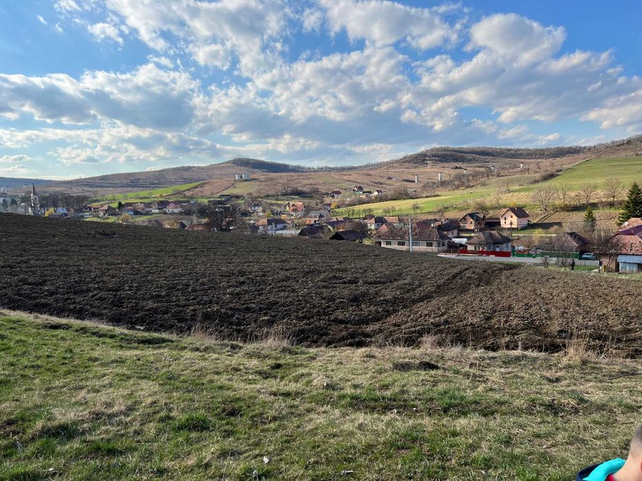 De vanzare teren intravilan Livezeni