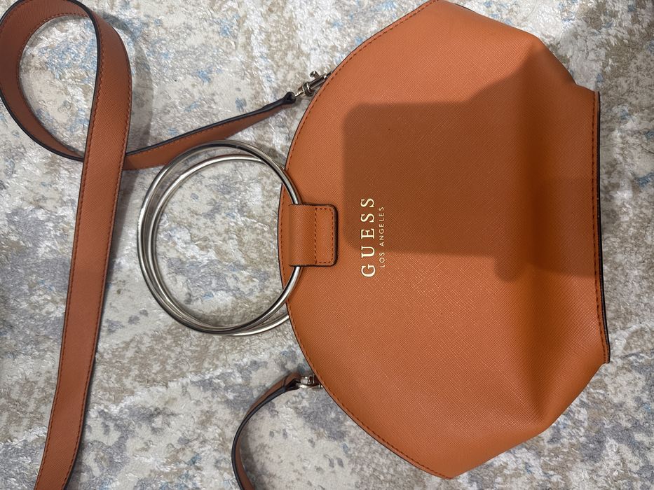 Продам оригинальную сумку Guess