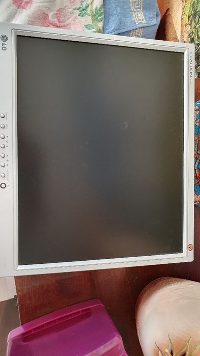 Монитор 43см или 17 дюймов