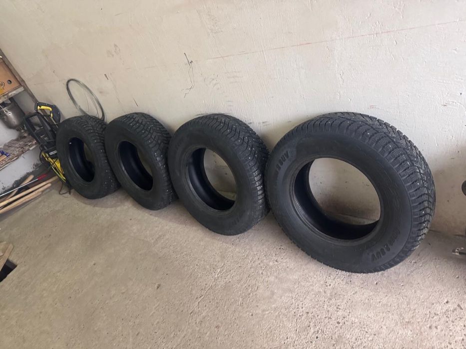 Продам зимний шины без шишка без ремонта сост идиально