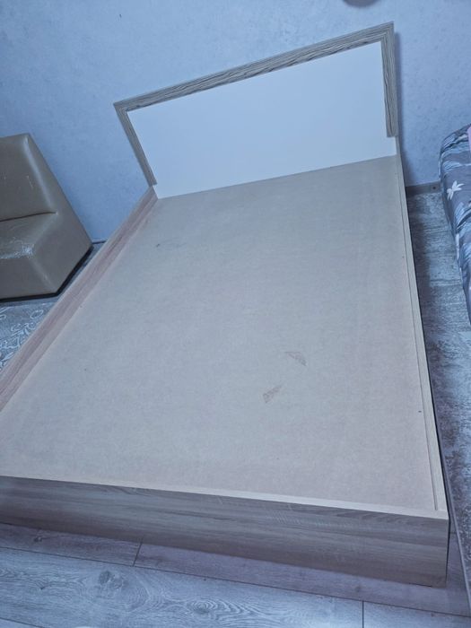 Продам 2х спальную кровать.