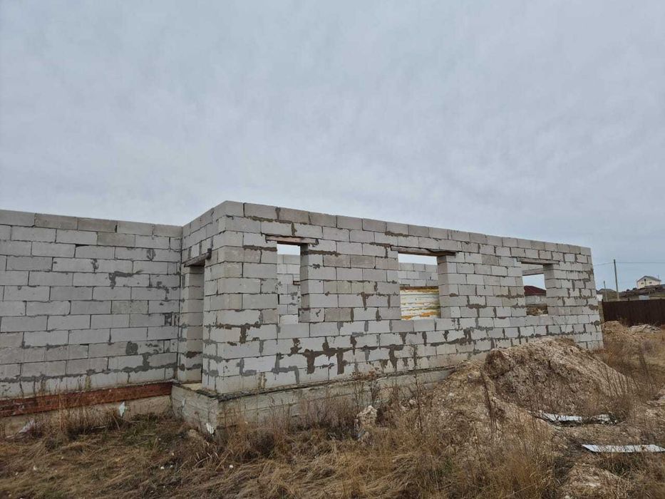 Продается участок земли с фундаментом и стенами в Красноярских дачах