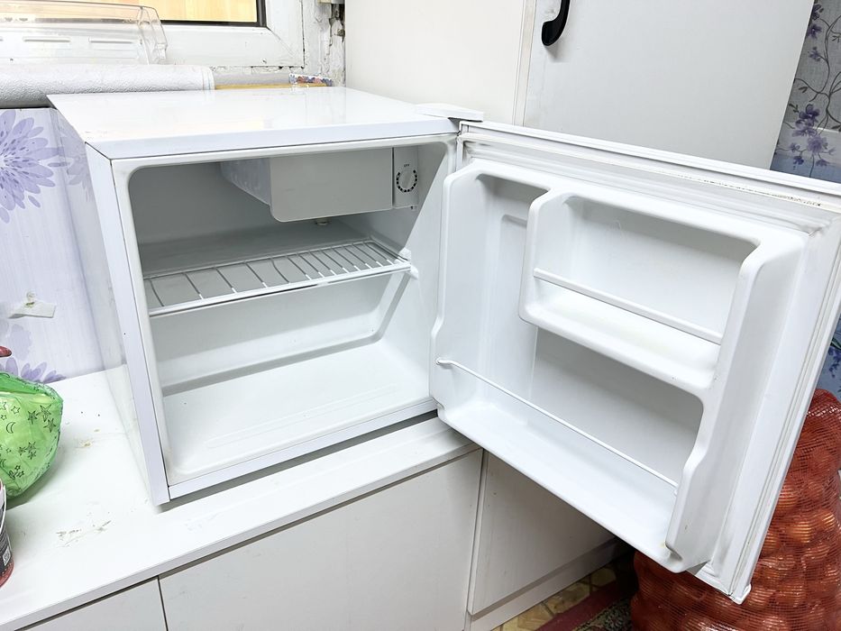 Продам Холодильник на Запчасти