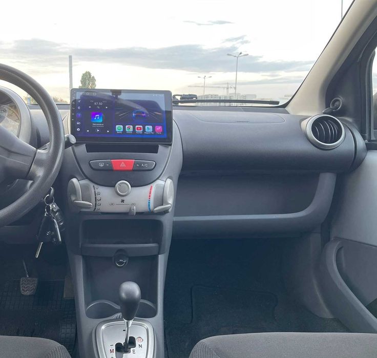 Peugeot 107 automat navigatie 10" android senzori parcare