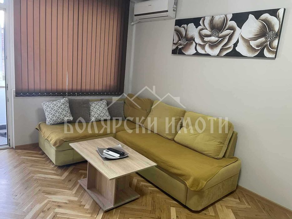 Тристаен апартамент до парк Марно Поле