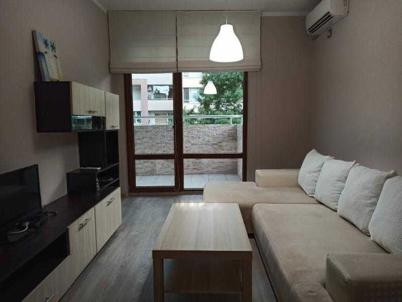 Двустаен апартамент в Лазур