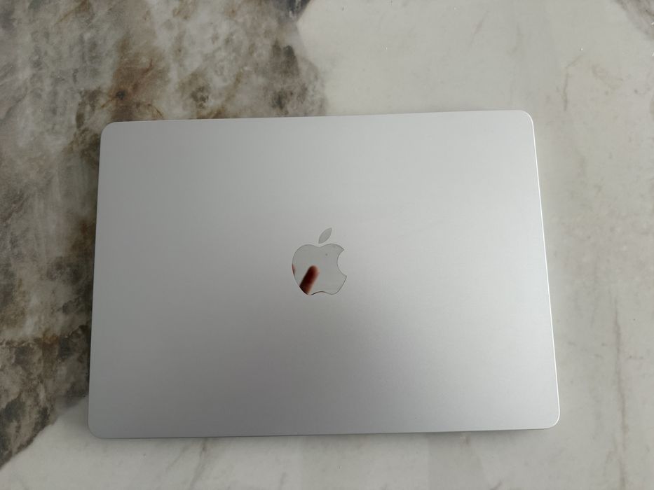 Macbook Air ;M2/2022, 8/250 GB.10 cicluri,impecabil (ca nou).