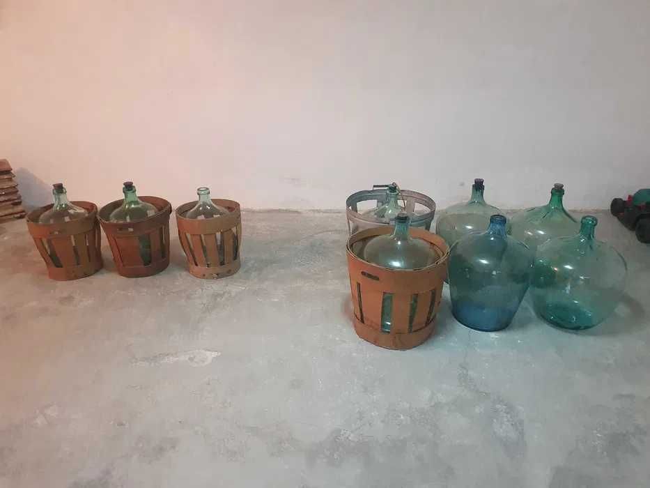 Damigene sticlă de 25 si 50 de litri  în stare de utilizare.