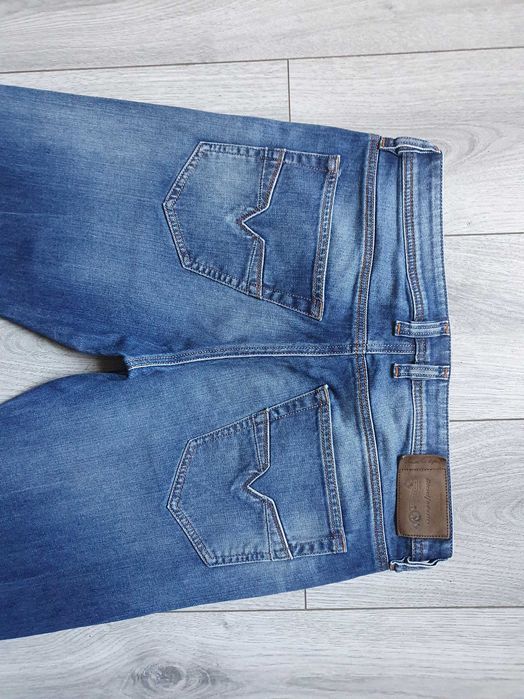 Blugi DIESEL "Larkee-Relaxed" - Marime W32 L32 (Talie 86 cm)