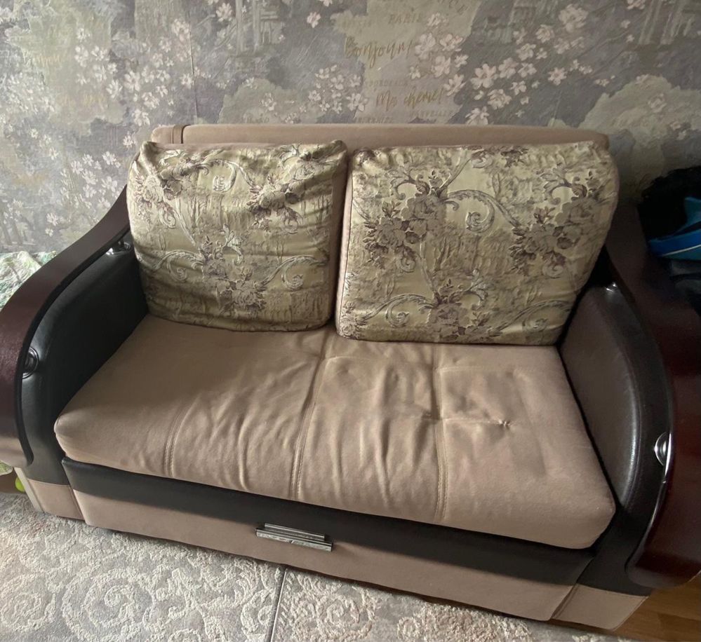 Продам диван недорого