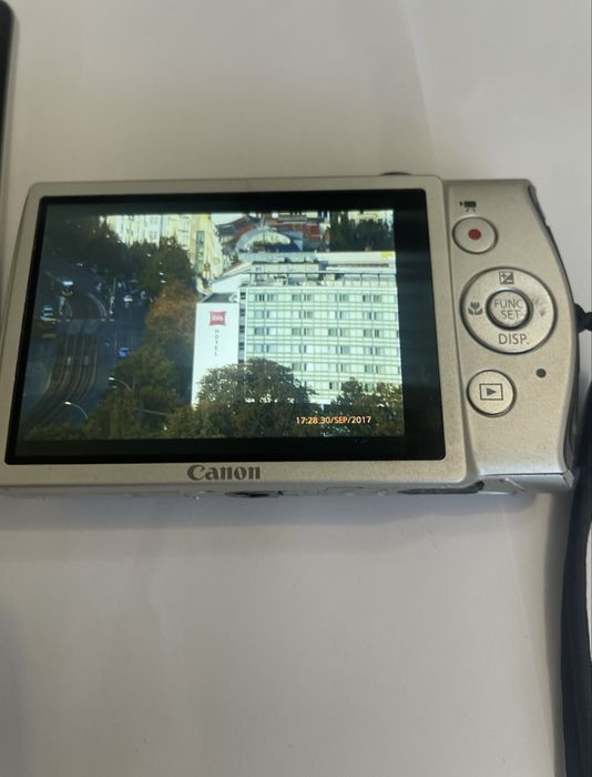 Canon Ixus 230 HS,12Mpx, 8x zoom optic,afisare data ora pe poze