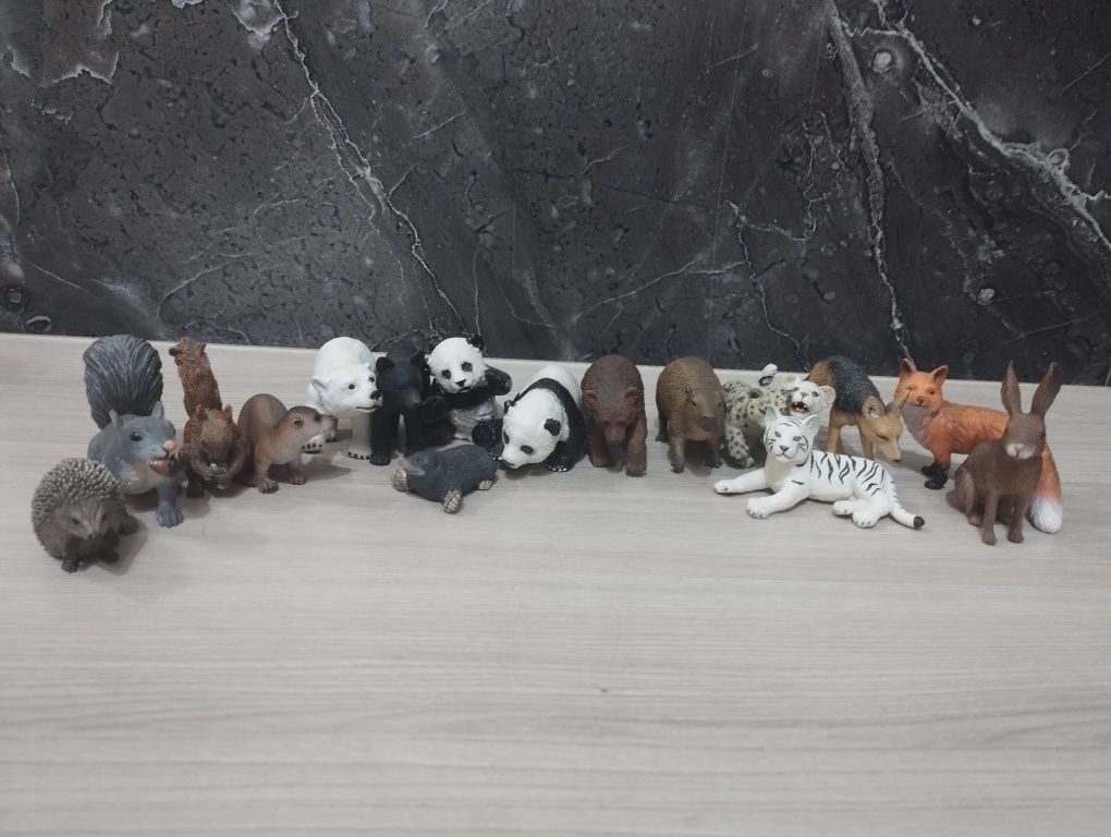 Фигурки животных от разных брендов