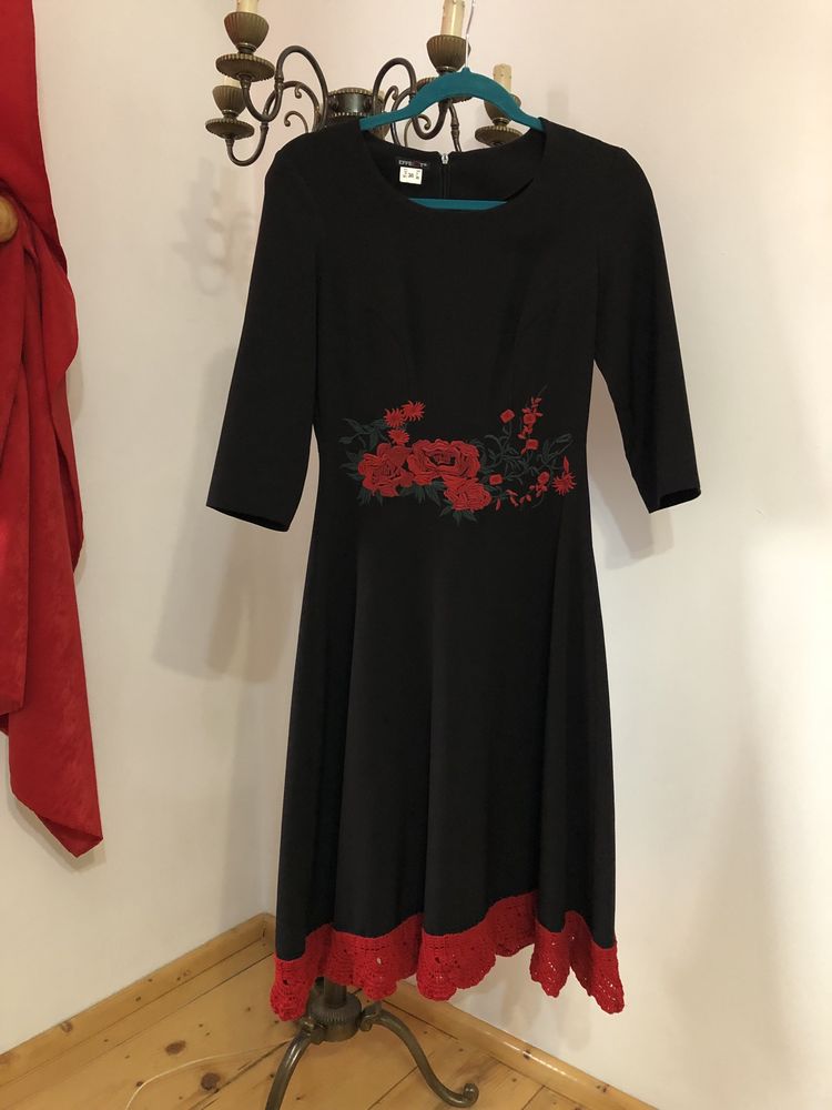 Rochie neagra cloș