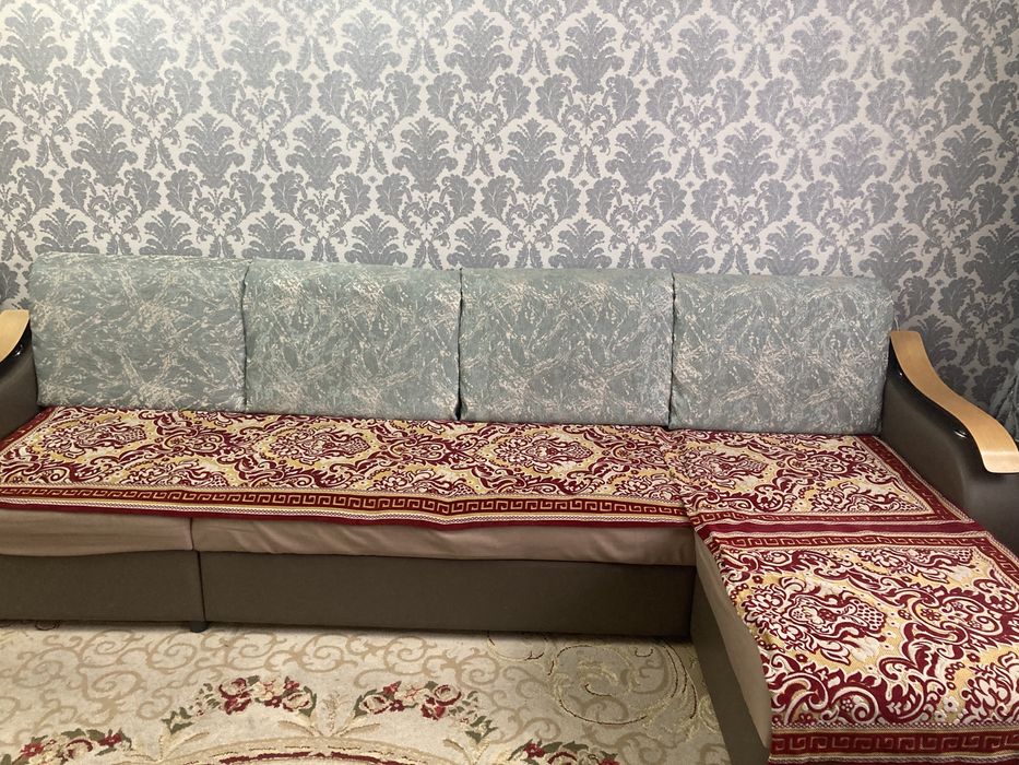 Угловой диван в гостинную