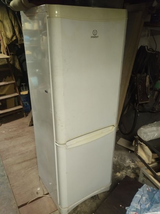 Продам холодильник