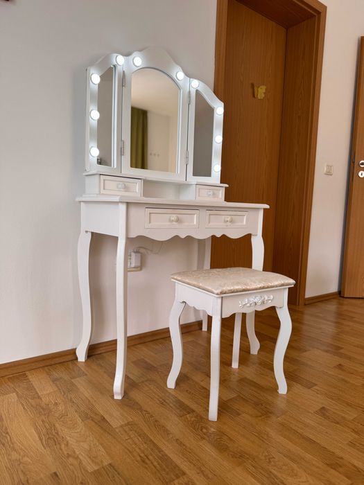 Set masa de toaleta pentru machiaj cu sertare oglinda si lumina led