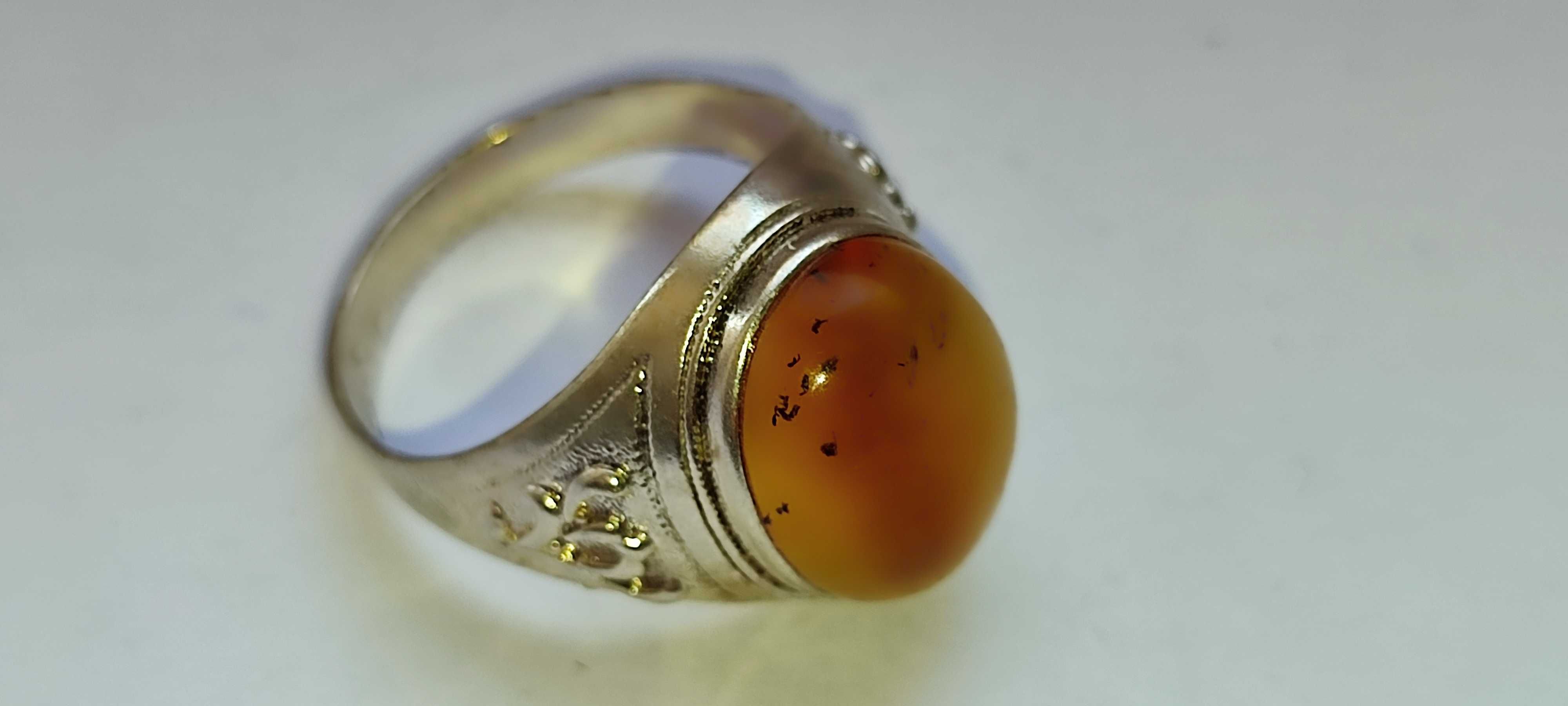Серебряное кольцо с камнем ЯНТАРЬ