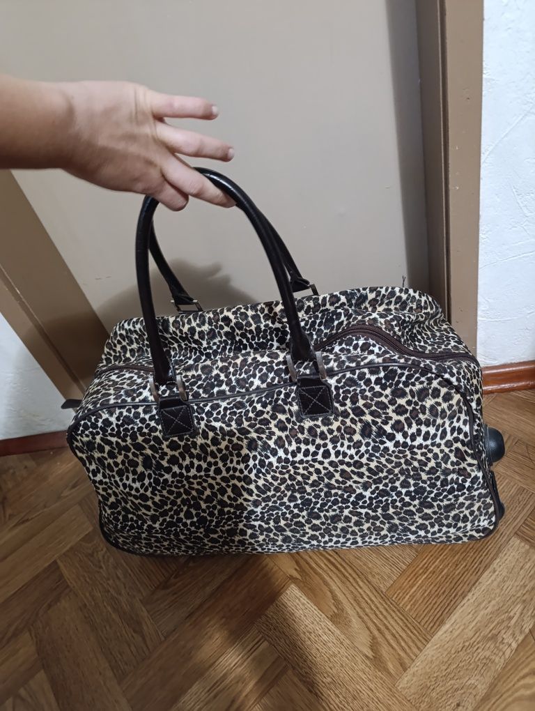 Пътна чанта на колела