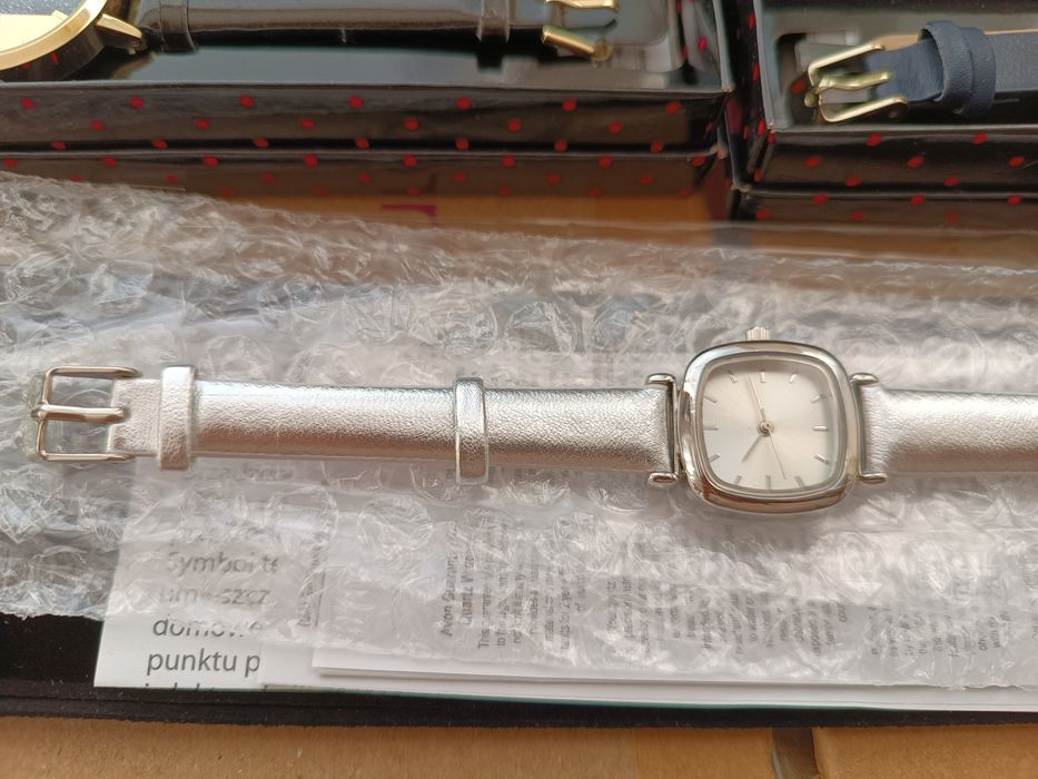 Часовници от AVON