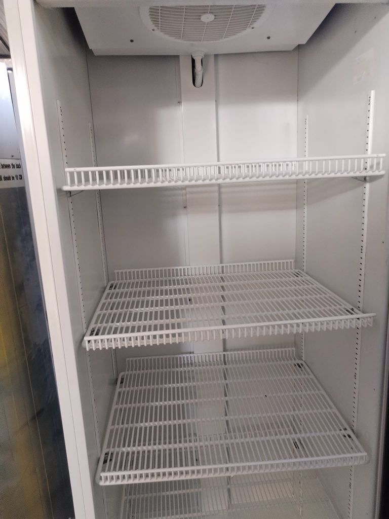 Vitrina frigorifica șlim pe led frigider