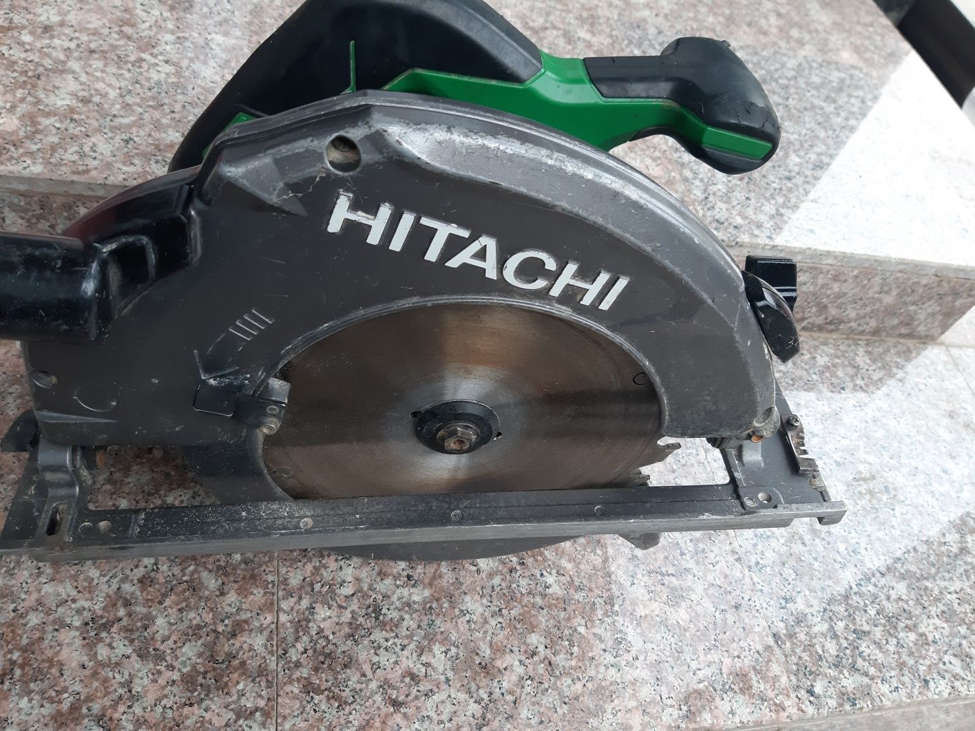 Hitachi circular de 2000 W