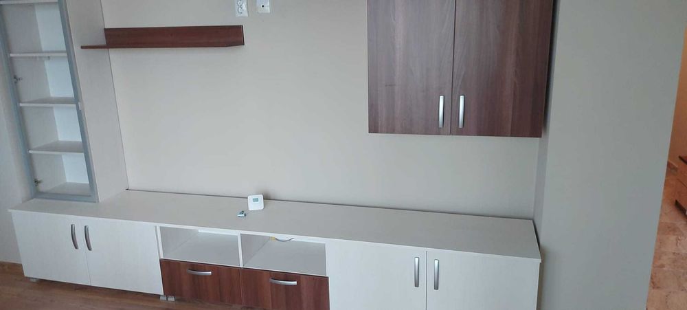 Inchiriez apartament 2 camere ,strada Straja , sector 4 .