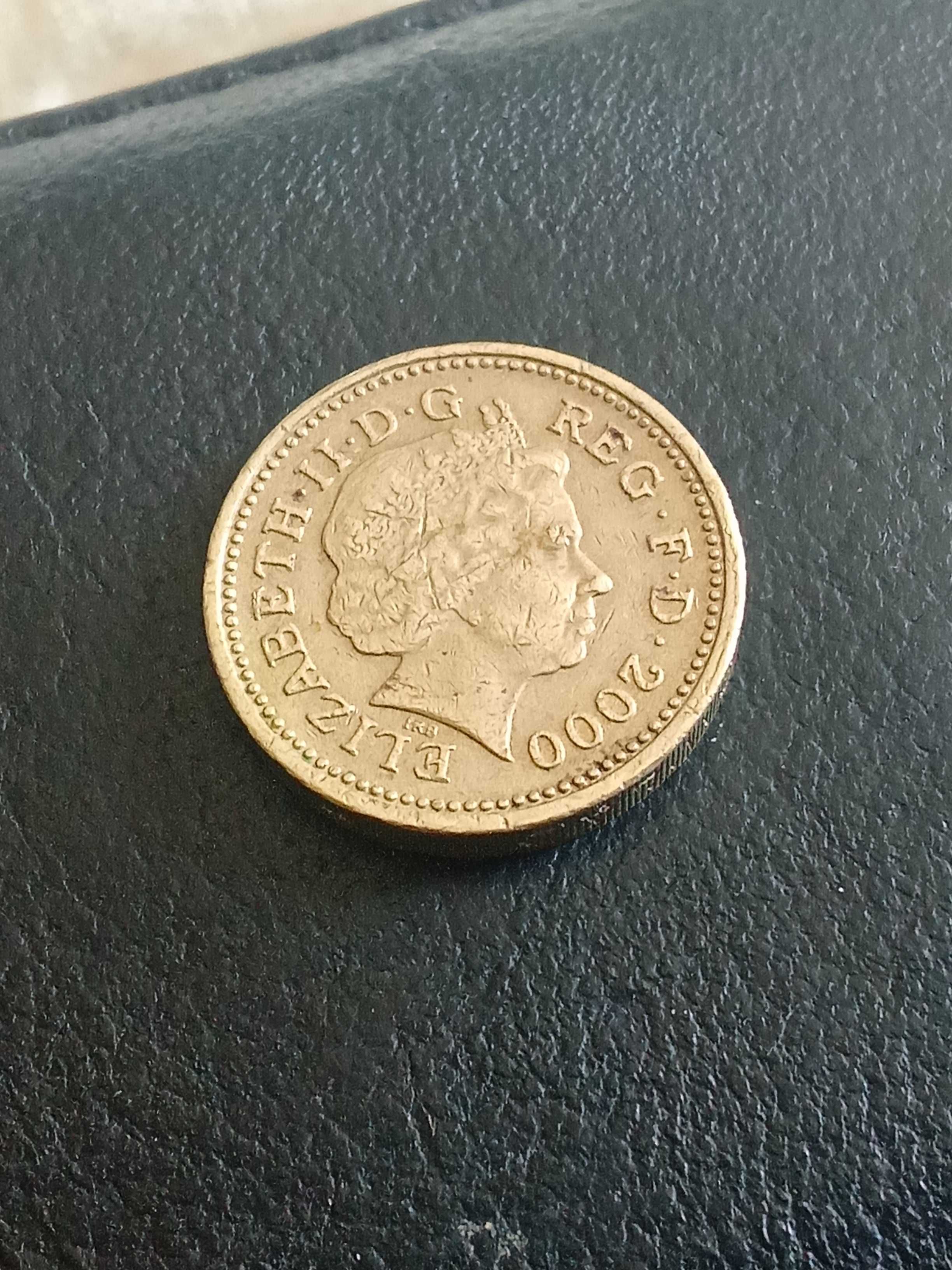 Elizabeth 2 2000 Рядка монета