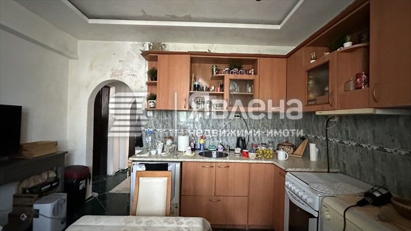 Тристаен апартамент в Перник, кв. Изток