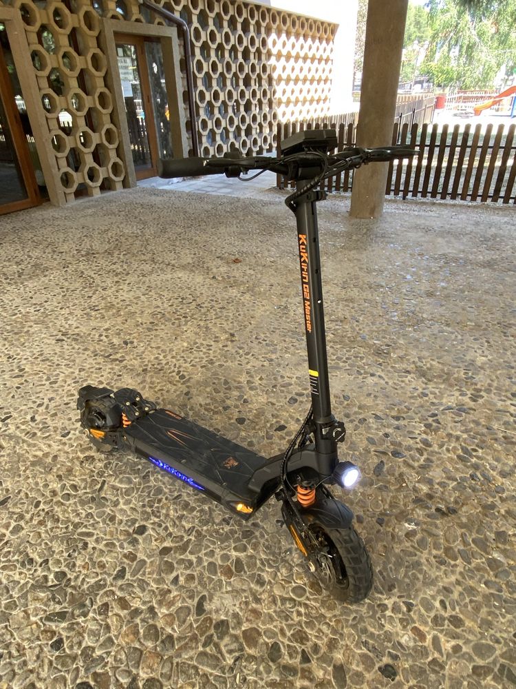 Продавам електрическа тротинетка KUKIRIN g2 master