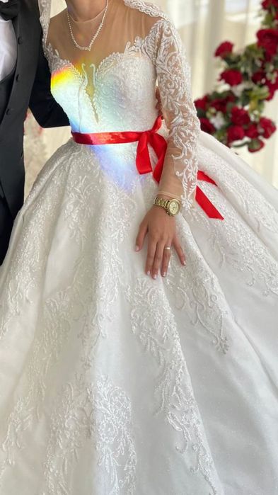 Сватбена рокля регулираща