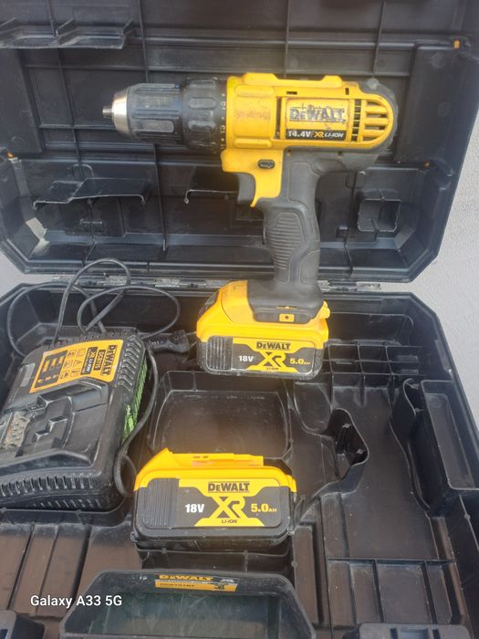 Vând bormașini dewalt