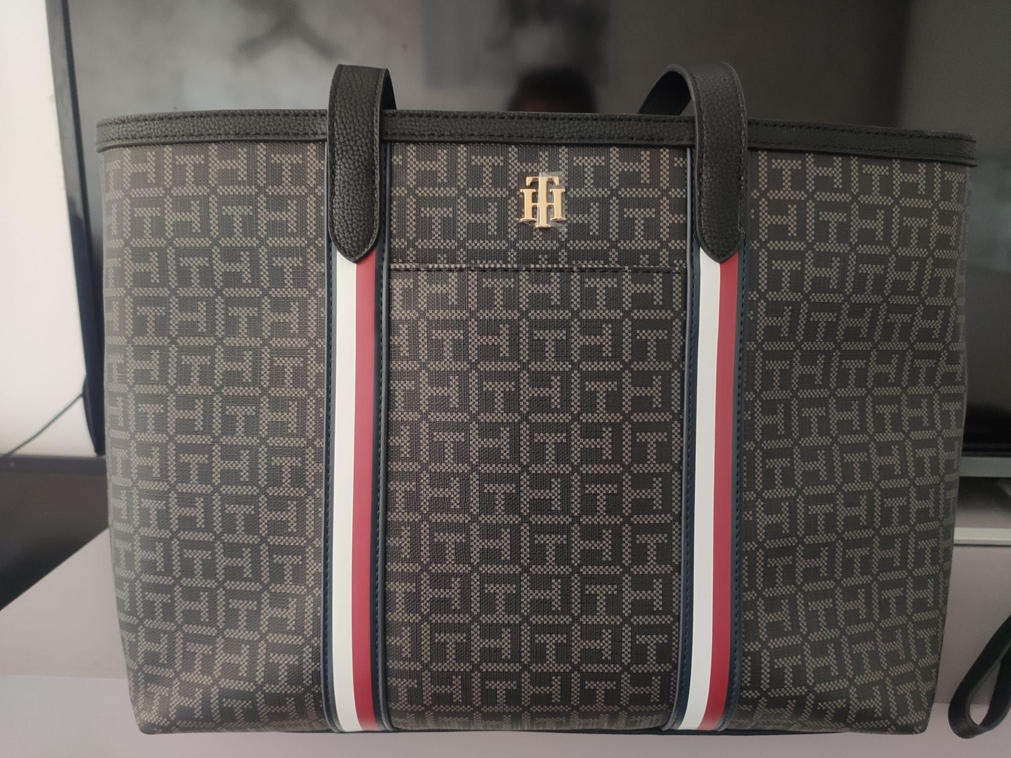 Geanta Tommy Hilfiger nouă