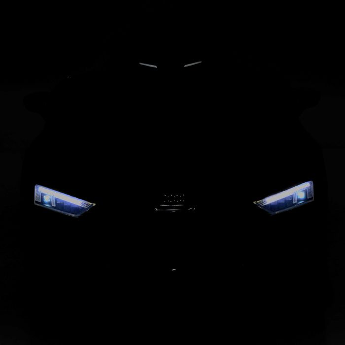 ТОП ЦЕНА!НОВО!Акумулаторна кола Audi R8 Spyder с 12V,меки гуми,металик